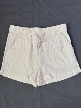 ✨ COASTAL BREEZE! Time and Tru Beige Striped Linen Blend Shorts – Medium (8-10)